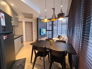 For RentCondoSukhumvit, Asoke, Thonglor : 🔥🔥20596🔥🔥 For rent Ashton Asoke-Rama 9-🔥2 bedrooms, 2 bathrooms 🔥 Size 62 sq m, city view