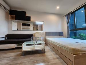 For RentCondoPinklao, Charansanitwong : ** Empty room, side room, separate kitchen style, pool side view behind, not noisy ** For rent, Ideo Mobi Charan-Interchange, real picture SN116.3