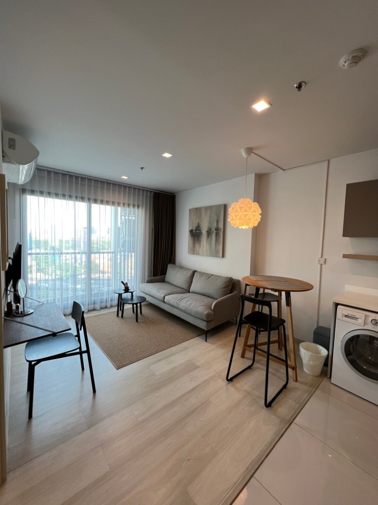 For RentCondoWitthayu, Chidlom, Langsuan, Ploenchit : * Condo for rent, Life one wireless, Wireless Road, Ploenchit, Chidlom 29,000 baht (corner room) 1 bedroom 1 bathroom 38 sq m. BTS Ploenchit (550 meters)