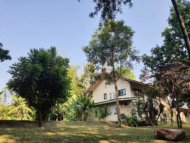 For SaleLandKanchanaburi : House and land with mountain view Next to the Kwai Yai River There is a Red Garuda deed, ready to transfer, area 21 rai 1 ngan 10 square wah, access to water and electricity, concrete road to the front of the land.