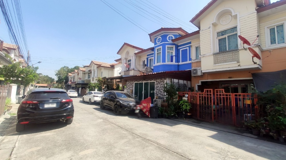 For SaleTownhouseNawamin, Ramindra : 2 storey townhome for sale, The Connect 5 Village (The Connect Wongwaen - Ramintra) 21 square meters, 3 bedrooms, 2 bathrooms, Bang Khen, Bangkok.