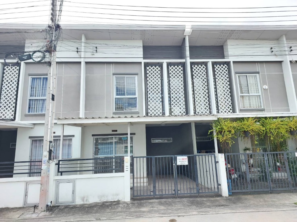 For SaleTownhousePattaya, Bangsaen, Chonburi : 💥 Urgent sale 💥 2-storey townhouse, Prapatsorn Prezio Plus One project, near Amata Nakorn, convenient to travel next to the main road nice village area in the community It is popular with working people in Amata Nakorn zone. It has arrived. 🚩