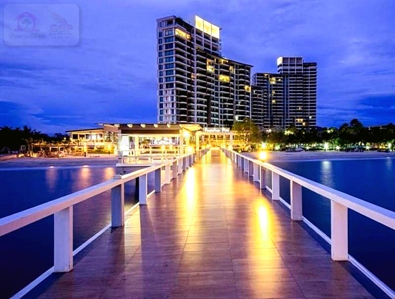 For SaleCondoPattaya, Bangsaen, Chonburi : Condo for sale, Casa Luna Paradiso, 9th floor, Bangsaen District, Chonburi Province, beachfront project, large room, private beach, overlooking the sea in every bedroom. Cool breeze throughout the day, quiet, Sukhumvit Road near Central Chonburi near the 