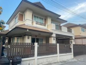 For RentHousePathum Thani,Rangsit, Thammasat : RH844 For rent, Nan Narin Village, Lak Hok, Mueang Pathum Thani District, 2-storey detached house, 57 sq m, 3 bedrooms, 3 bathrooms, 2 air conditioners, can raise dogs and cats, and 2 parking spaces.