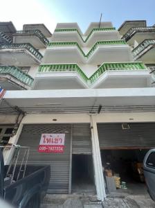 For RentShophouseKaset Nawamin,Ladplakao :  Commercial building for rent, 4 and a half floors, Khlong Lam Chiak Rd. Suitable for warehouses and offices / 15,000 B.