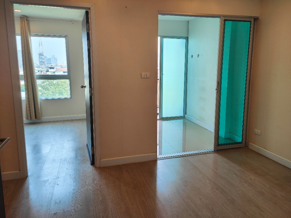 For SaleCondoSapankwai,Jatujak : Condo for sale, Metro Luxe Phaholyothin - Sutthisan, only 200 m. from Vibhavadi Rangsit Road. Near the University of the Thai Chamber of Commerce, Saphan Khwai, room 28 sq m, price 2.45 million, interested 097 - 465 5644 TC HOME