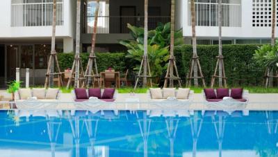 For RentCondoSukhumvit, Asoke, Thonglor : Ekamai Gardens, 160sqm Luxury, Modern Triplex Three Bedrooms for rent at Ekamai Gardens