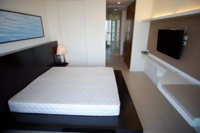 ให้เช่าคอนโดวงเวียนใหญ่ เจริญนคร : The River, 130 sqm. 2+1 Bedrooms, River view Condo for Rent at The River.