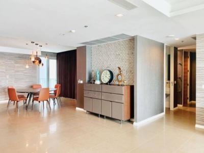 ขายคอนโดวงเวียนใหญ่ เจริญนคร : The River, 232 sqm. Nice view, Beautiful, Elegant, 3+1 Bedrooms Condo for SALE at The River.