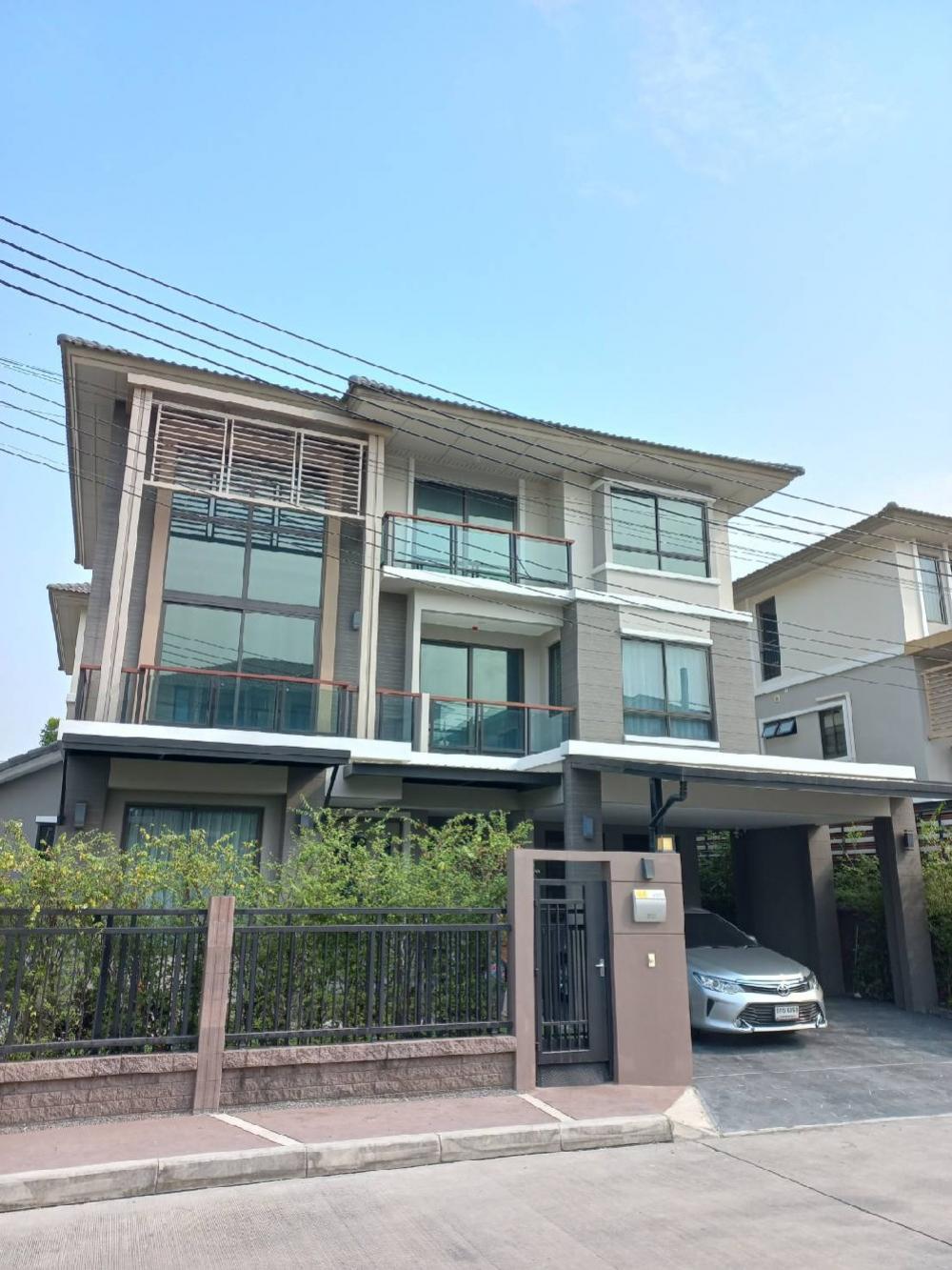 For SaleHouseVipawadee, Don Mueang, Lak Si : House for sale, Passorn Songprapa, Don Mueang, 3 floors, 4 bedrooms, 5 bathrooms, 260 sq m. 58.2 sq m. Behind the corner, decorated and ready to move in, very good location, very good price. 🔥🔥🔥