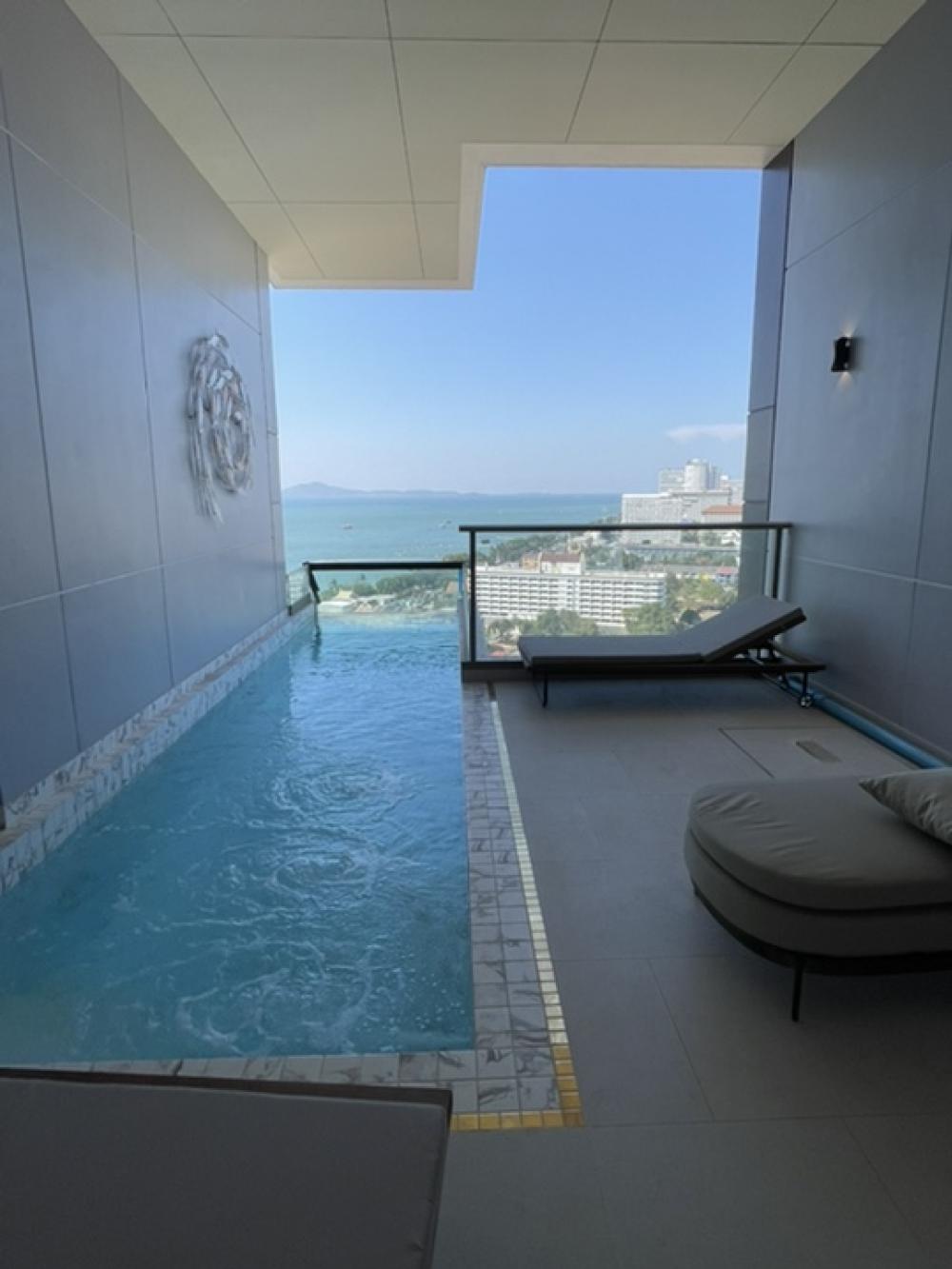 For SaleCondoPattaya, Bangsaen, Chonburi : Condo for sale Copacabana Beach Jomtien in a room with a private pool. It doesn't get any more awesome than this. Or you can ask for second-hand condos in Pattaya.