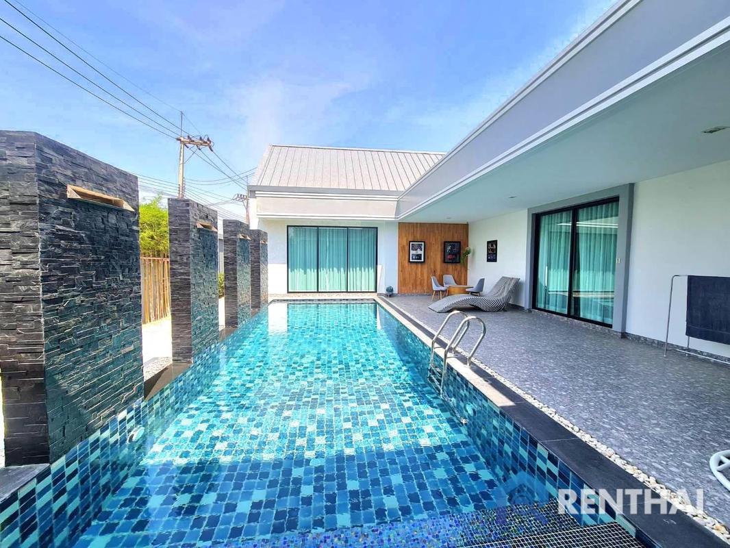 For SaleHousePattaya, Bangsaen, Chonburi : Hot deal, fully furnished pool villa for sale in Pattaya.