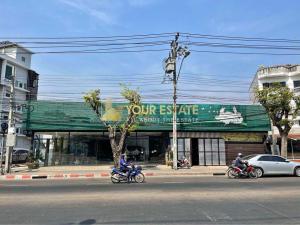 For RentShowroomNawamin, Ramindra : 1-storey showroom, good location, next to the road for rent in Ramintra-Khubon area. Near Sinphaet Ramintra Hospital, only 4.7 km.
