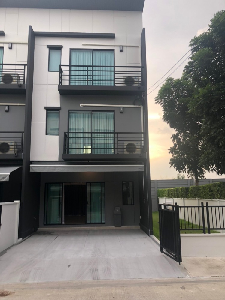 For RentTownhouseNonthaburi, Bang Yai, Bangbuathong : #House for rent in the middle of Ratchaphruek - Rattanathibet #Rent 3-storey townhome coner unit.
