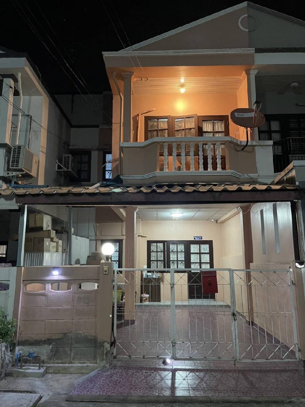 For SaleTownhouseBang Sue, Wong Sawang, Tao Pun : 2 storey townhouse for sale, Piboon Village, Bang Sue, area 20 sq.wa., 3 bedrooms, 2 bathrooms, near King Mongkut's University of Technology North Bangkok.