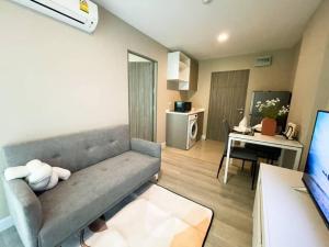 For RentCondoRatchadapisek, Huaikwang, Suttisan : MT047_P METRO LUEX RATCHADA ** Very nice room, fully furnished, can drag the luggage in ** Easy to travel, close to amenities.