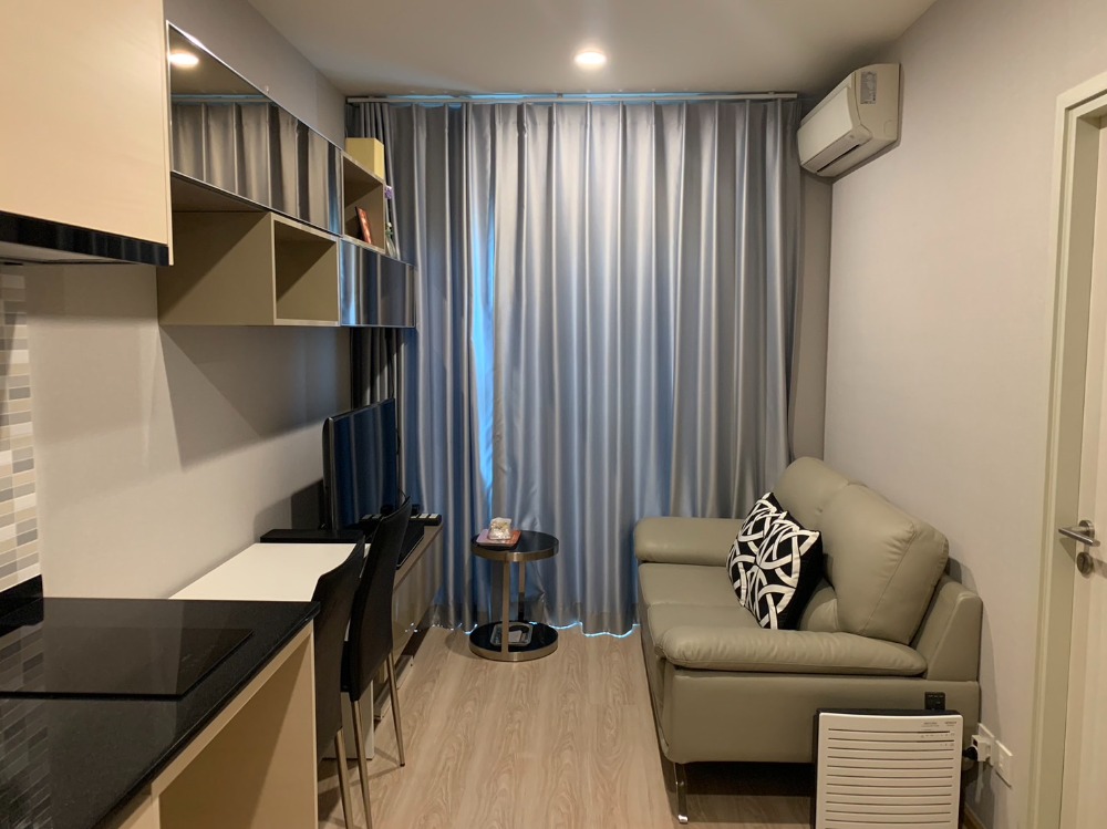 For SaleCondoRatchadapisek, Huaikwang, Suttisan : Selling very cheap condo !! Project Noble Revolve Ratchada (Noble Revolve Ratchada 1), size 26 sq m, new built-in room, 28th floor, beautiful view, corner room, urgent !!!