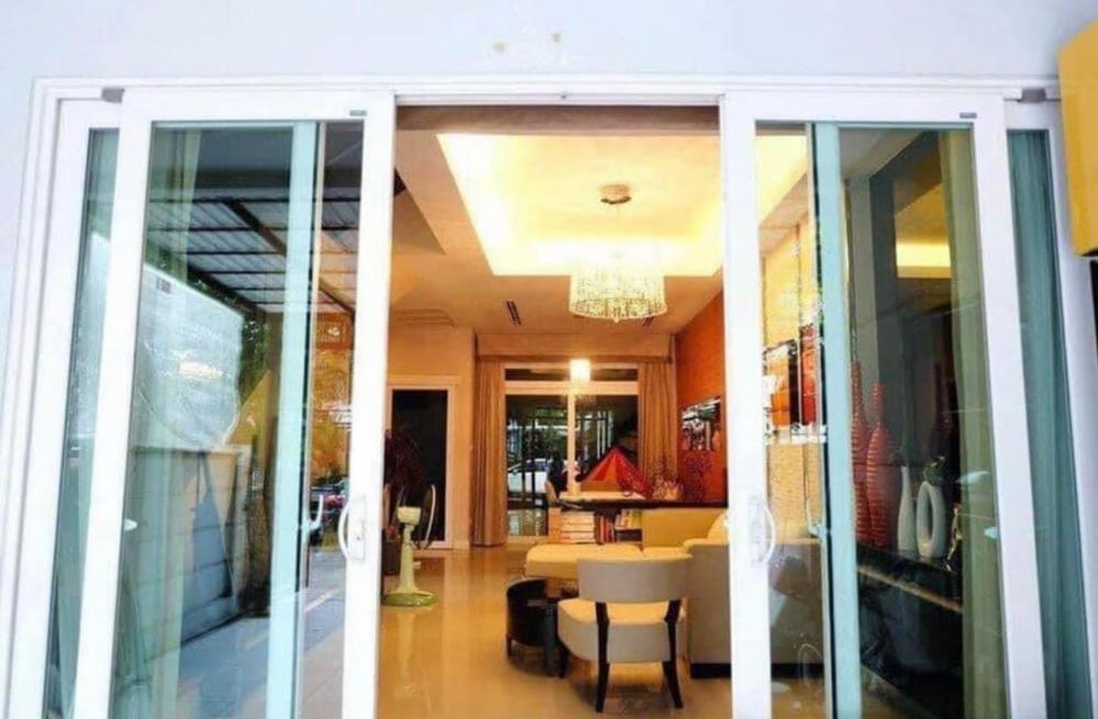 For SaleTownhouseYothinpattana,CDC : Sell / rent Baan Klang Muang Urbanion Rama 9 - Ladprao, area 25 sq m., usable area 210 sq m.