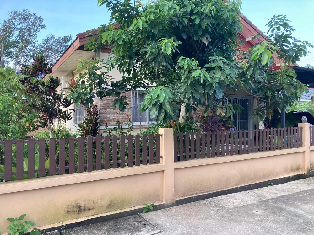 For SaleHouseNakhon Si Thammarat : Single storey house for sale with land, 3 bedrooms, 2 bathrooms
