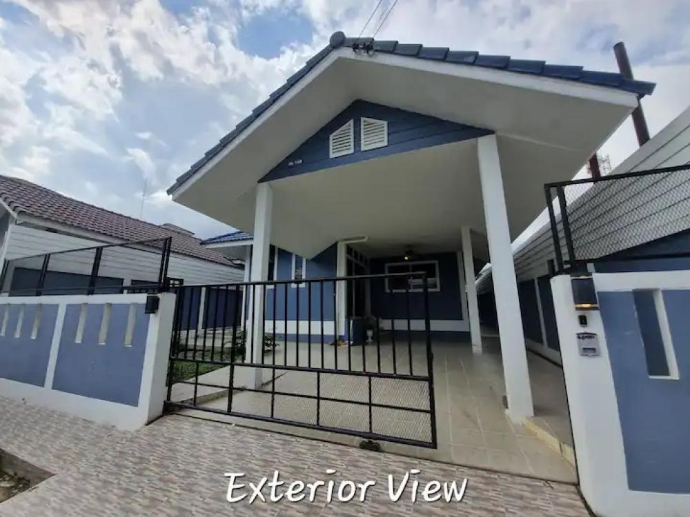 For SaleHousePattaya, Bangsaen, Chonburi : House for sale with furniture, 3 bedrooms, 2 bathrooms, 1 living room, kitchen, size 51 sq m., the owner sells by himself.