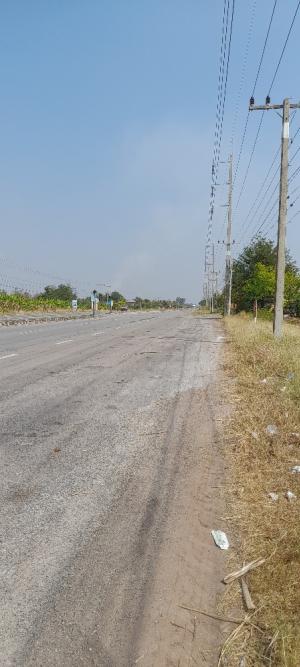 For SaleLandKorat Nakhon Ratchasima : For sale, 6 rai, 2 ngan, 33 square wah, next to a 4-lane highway at the title deed, in Ban Praang Subdistrict. Dan Khun Thot District, Nakhon Ratchasima Province. Selling 850,000 per rai. If interested, call to discuss details. Call 0863413601. The owner 