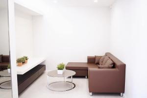 ขายคอนโดวงเวียนใหญ่ เจริญนคร : SELL! The Bangkok Sathorn-Taksin 1 ห้องนอน 5.3mb. รวมทุกค่าใช้จ่าย!!!!!! เฟอร์นิเจอร์และเครื่องใช้ไฟฟ้าครบ ห้องใหญ่พื้นที่เยอะ
