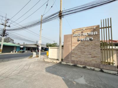 For SaleHousePattaya, Bangsaen, Chonburi : House for sale Behind the Nong Sam Sak Municipality, The Park Village, the town plan is yellow with white dots. support for urban development