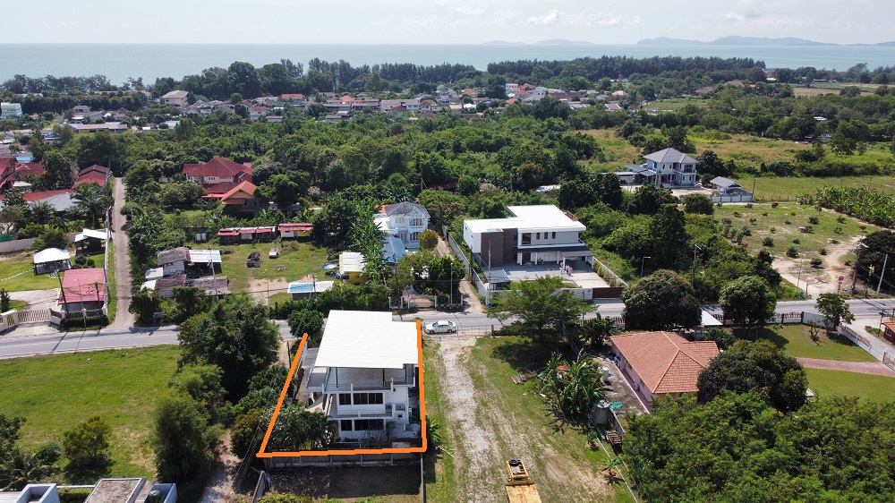 ขายบ้านระยอง : บ้านเดี่ยว 126 ตรว. 2 ชั้นครึ่ง พร้อมสระว่ายน้ำ