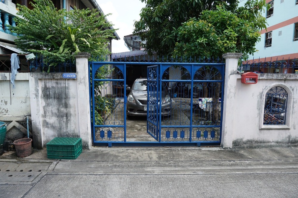 For SaleHousePathum Thani,Rangsit, Thammasat : 2-storey detached house for sale, Pin Charoen Village 1, Don Mueang area, Songprapha, Soi Saranakhom 17