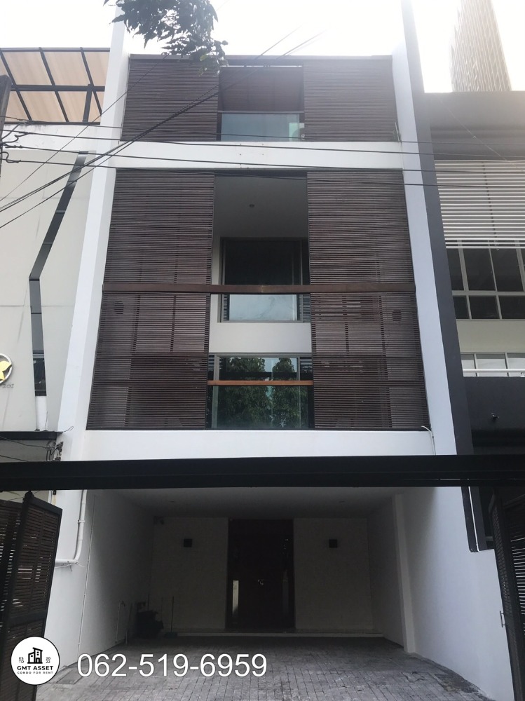 For RentHome OfficeSukhumvit, Asoke, Thonglor : ( Sukhumvit 35 BTS Phrom Phong ) Home Office for rent 4 floors Sukhumvit 35 | 2-3 car parks | Near BTS Phrom Phong