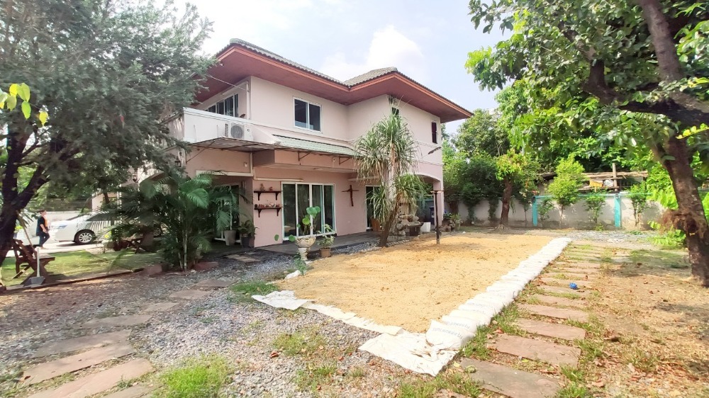For SaleHouseYothinpattana,CDC : House for sale in a prime location Thongsathit Villa Village, 5 large houses, 127 square meters, accessible in 3 ways, Ram Inthra Road, Prasert Manukit Road Pradit Manutham Road, Lat Phrao, Bangkok