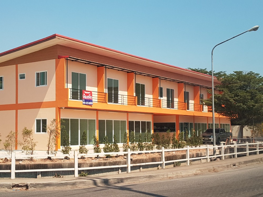 For RentShophouseMahachai Samut Sakhon : 2-storey commercial building for rent, prime location in front of the factory