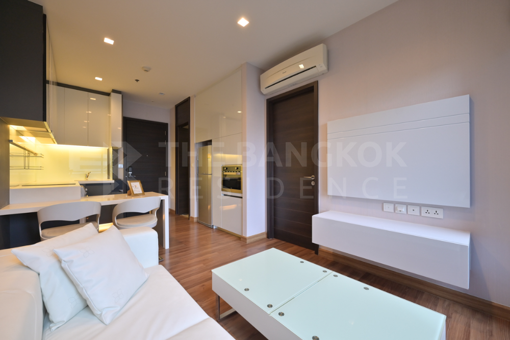 For SaleCondoRatchadapisek, Huaikwang, Suttisan : 📍 Ivy Ampio condo for sale, 1 bedroom, 1 bathroom, 43.03 sq m, price 5.8 million baht, beautiful room, high floor, unblocked view, new, in the heart of the city, convenient to travel to MRT Call: 0887532858 Prai