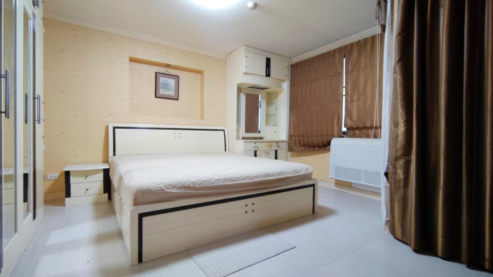 For SaleCondoRatchadapisek, Huaikwang, Suttisan : Condo for sale Garden Place Ratchadaphisek 20, 67 sq m, 8th floor, corner room, fully-furnished, open view, near MRT Sutthisan