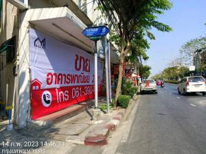 For SaleShophousePinklao, Charansanitwong : Commercial building for sale, 3 booths, 4 and a half floors, next to Phran Nok Road, good location, can trade near the market and MRT Fai Chai