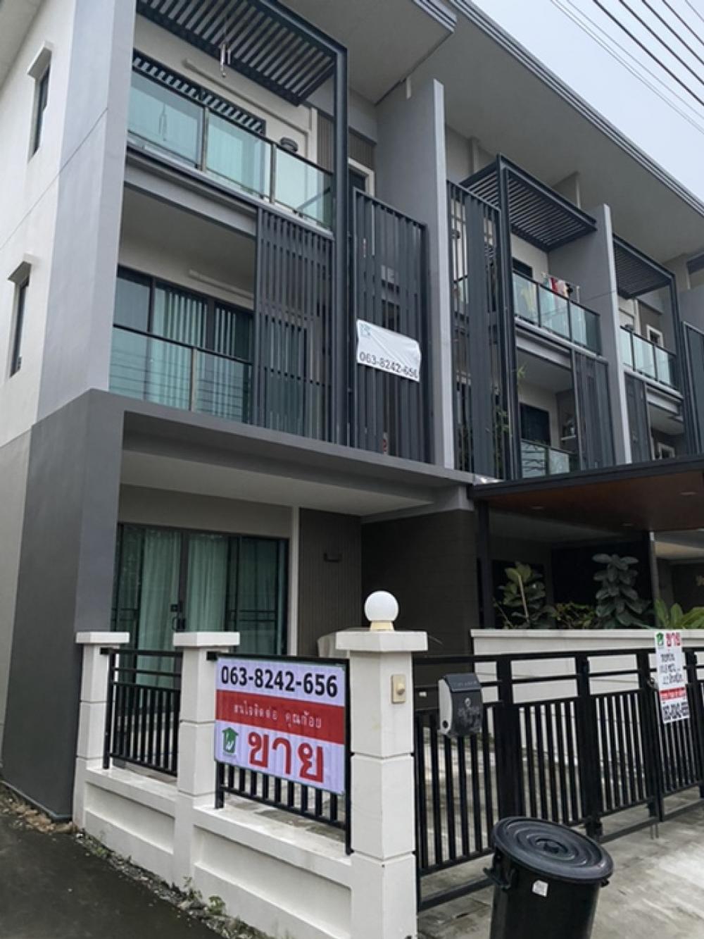 For SaleTownhouseNonthaburi, Bang Yai, Bangbuathong : Town Avenue Merge Rattanathibet, only 700 meters to MRT Bang Yai intersection, behind the corner, 3-storey townhouse, area 19.8 sq m.