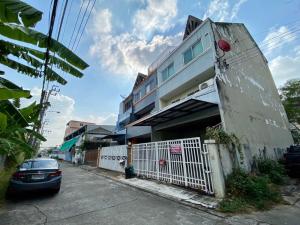 ขายทาวน์เฮ้าส์/ทาวน์โฮมเกษตรศาสตร์ รัชโยธิน : ขายทาวน์เฮ้าส์ ลาดพร้าววังหิน หลังมุม 4 ชั้น สภาพดี ตกแต่งภายใน