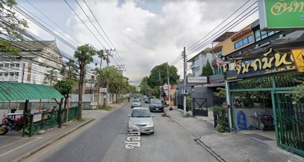 For SaleLandYothinpattana,CDC : Urgent sale, 5 rai of land, Ramkhamhaeng 21 (Nawasri), suitable for making houses, restaurants, offices, very good location.