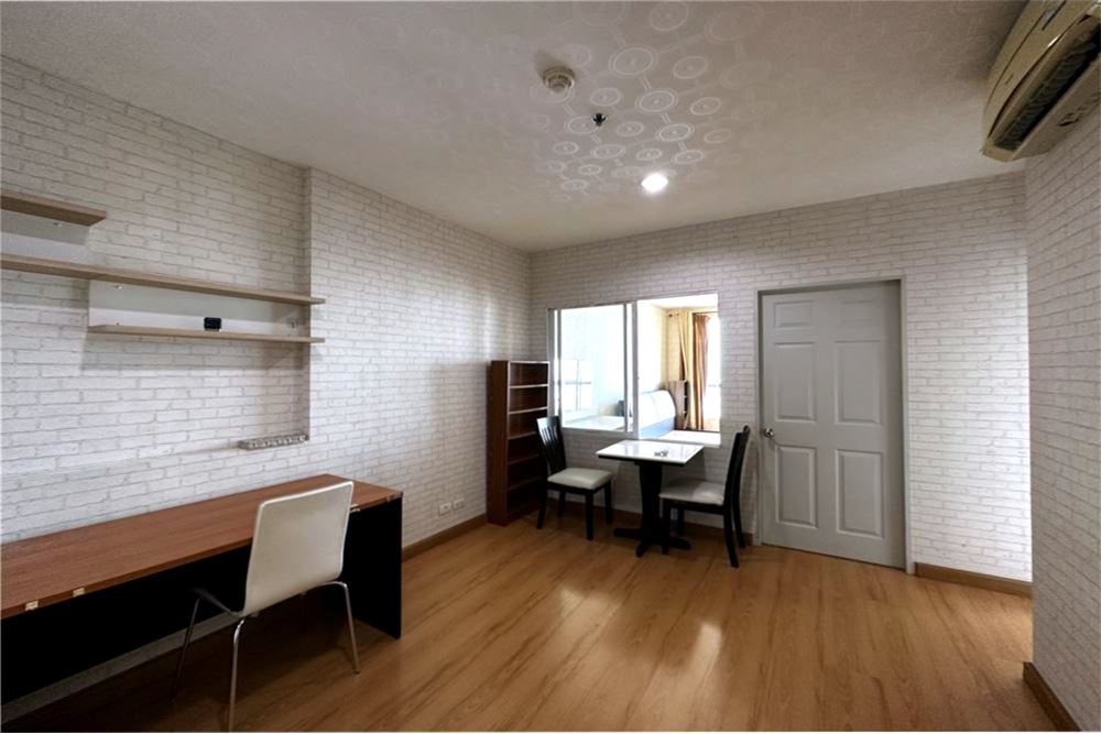 For SaleCondoRatchadapisek, Huaikwang, Suttisan : A partially furnished Life@Ratchada-Suthisan Condominium adjacent to MRT Sutthisan Station. - 920071062-112