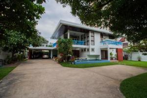 ขายบ้านอารีย์ อนุสาวรีย์ : ขายบ้านเดี่ยว 2 ชั้น เนื้อที่ 215 ตารางวา ซอยอารีย์ ใกล้ BTS อารีย์