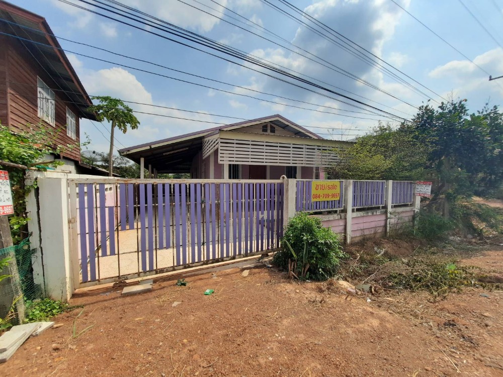 For SaleHouseBueng Kan : House for sale, Ban Khok Samran, Sri Wilai, Bueng Kan Province, next to the main road 222, price only 1.35 million baht, near Bueng Kan Airport