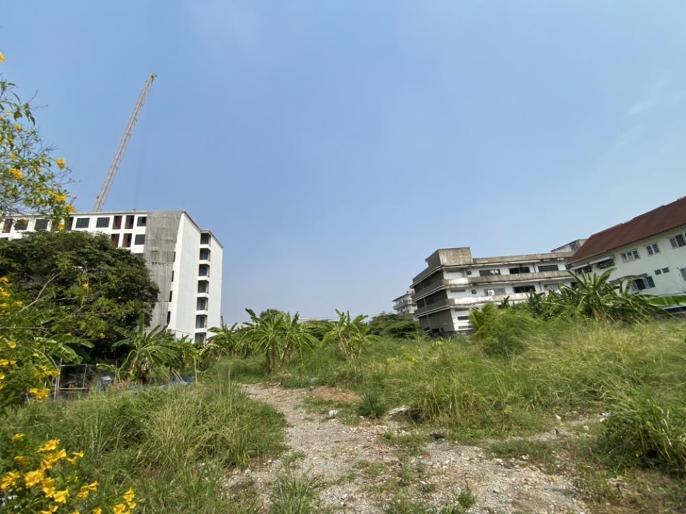 For SaleLandOnnut, Udomsuk : Land for sale, Sukhumvit 101, Punnawithi, next to the road, 475 square meters