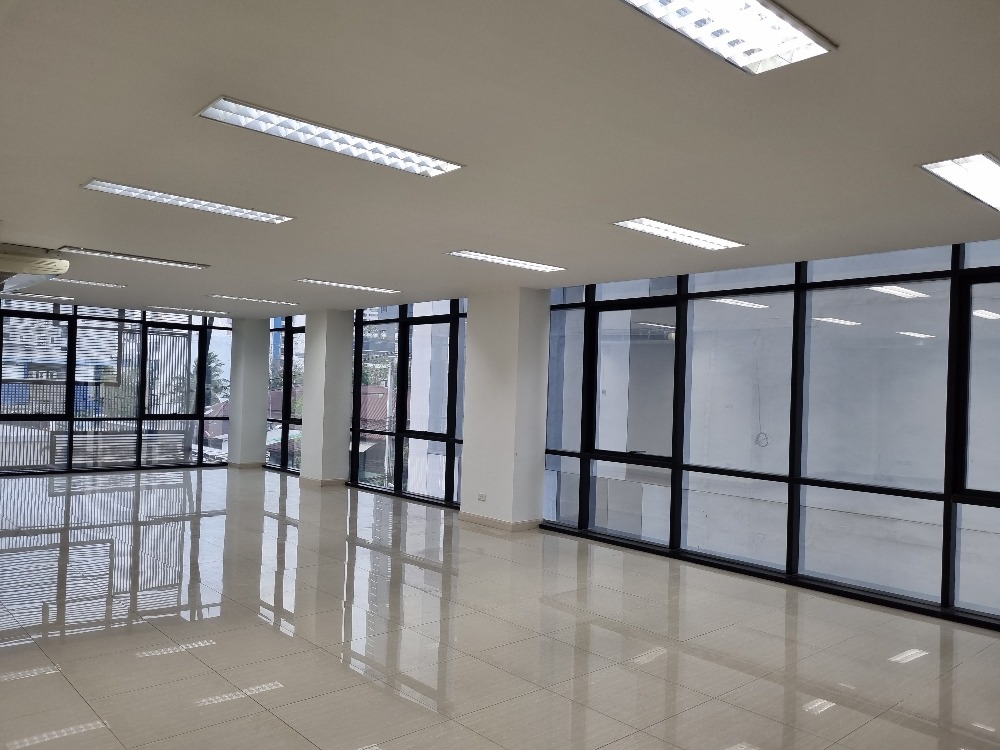 For RentOfficeRama3 (Riverside),Satupadit : Office for rent (Floor 3), Mahatun Plaza Rama 3 Road (NEW Main Road Project), Building 5, 137 SQM, 2 bathrooms, For Rent: THB 45,000 a month, Near express way and BRT, Include Two parking