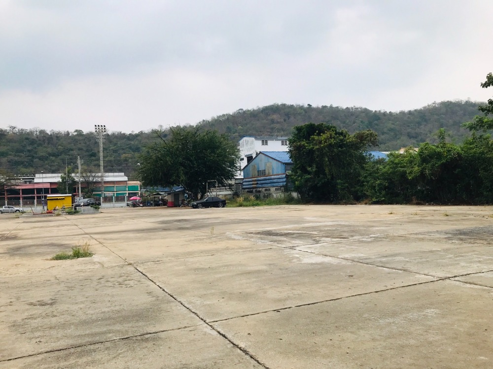 For SaleLandUthai Thani : Land for sale 12 rai, Muang District, Uthai Thani Province, View of Khao Sakae Krang.