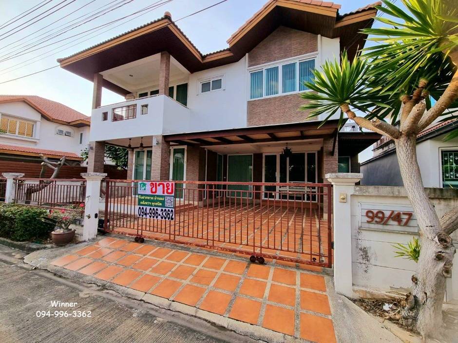 For SaleHousePathum Thani,Rangsit, Thammasat : House for sale Kwanjai Dome village, near Thammasat University, only 1.4 km from the house to the front of the university.