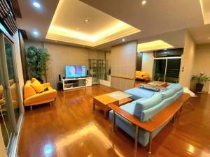 For SaleCondoWitthayu, Chidlom, Langsuan, Ploenchit : Freehold condo for sale, Grand Langsuan, large room, beautifully decorated, ready to move in Good location near BTS Chidlom, size 2 bedrooms, 2 bathrooms, area 175 sq m., with 2 fixed parking spaces, 11th floor.