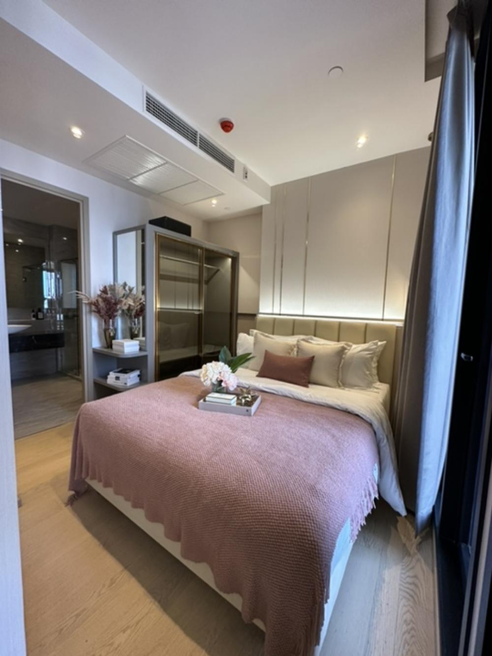 For SaleCondoRama9, Petchburi, RCA : Selling a sample room Luxury Ashton asoke-rama9 (Aston Asoke-Rama 9) 1 bed 32.5 sq m, Alpha Building, high floor 17+ price 8,2xx,xxx baht