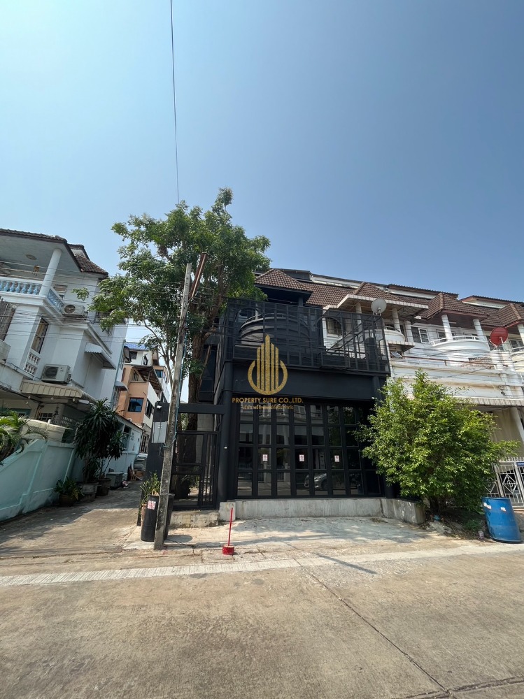 For RentShowroomRamkhamhaeng, Hua Mak : Rent a cool studio with a showroom, newly renovated, out of the box, suitable for home office / live broadcast / photography studio / or recording studio decorated in a cool tone control Fierce, not considerate of anyone!!! 400 square meters of space, 6 p