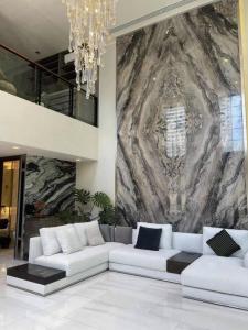 ให้เช่าทาวน์เฮ้าส์/ทาวน์โฮมสุขุมวิท อโศก ทองหล่อ : Quarter 31 4bed 5bath 425sqm. 250,000/mth Am: 0656199198