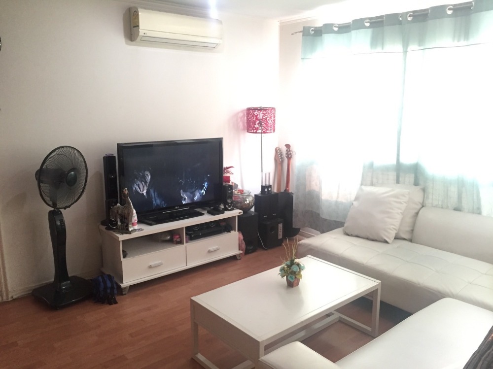 For RentCondoRatchadapisek, Huaikwang, Suttisan : Condo for rent at Lumpini Ville Cultural Center, size 60 sqm., 2 bedrooms, Building B1, ready to move in, rental 18,000.- please contact to see the room at 0922802873